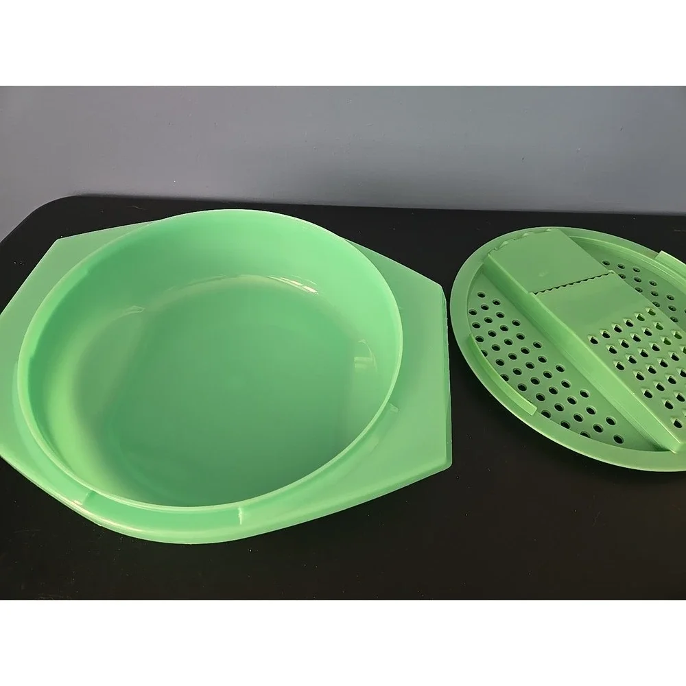 Vintage Tupperware Jadite Green Lettuce/Cheese Grater  w/ bowl‎